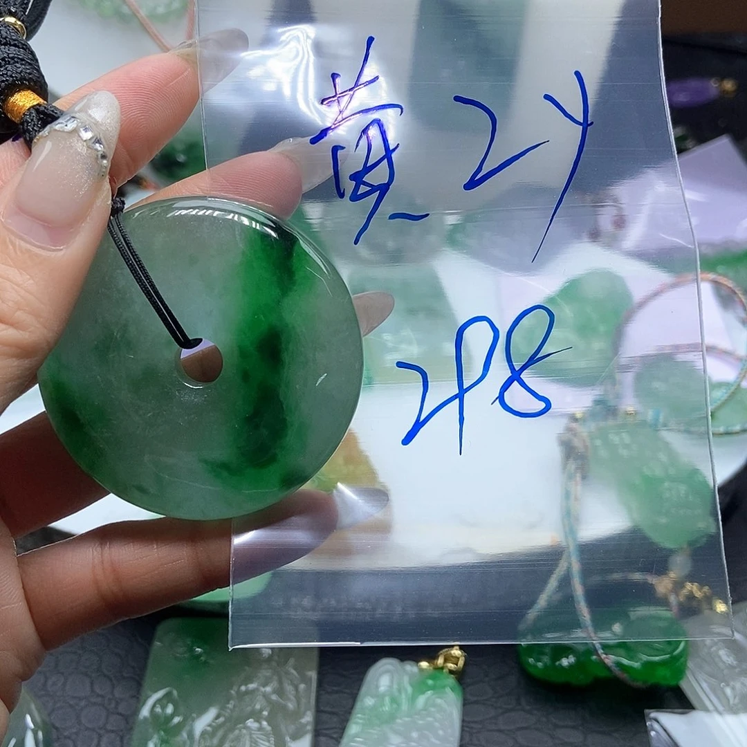 翡翠吊坠(赠链)未镶嵌黄*y