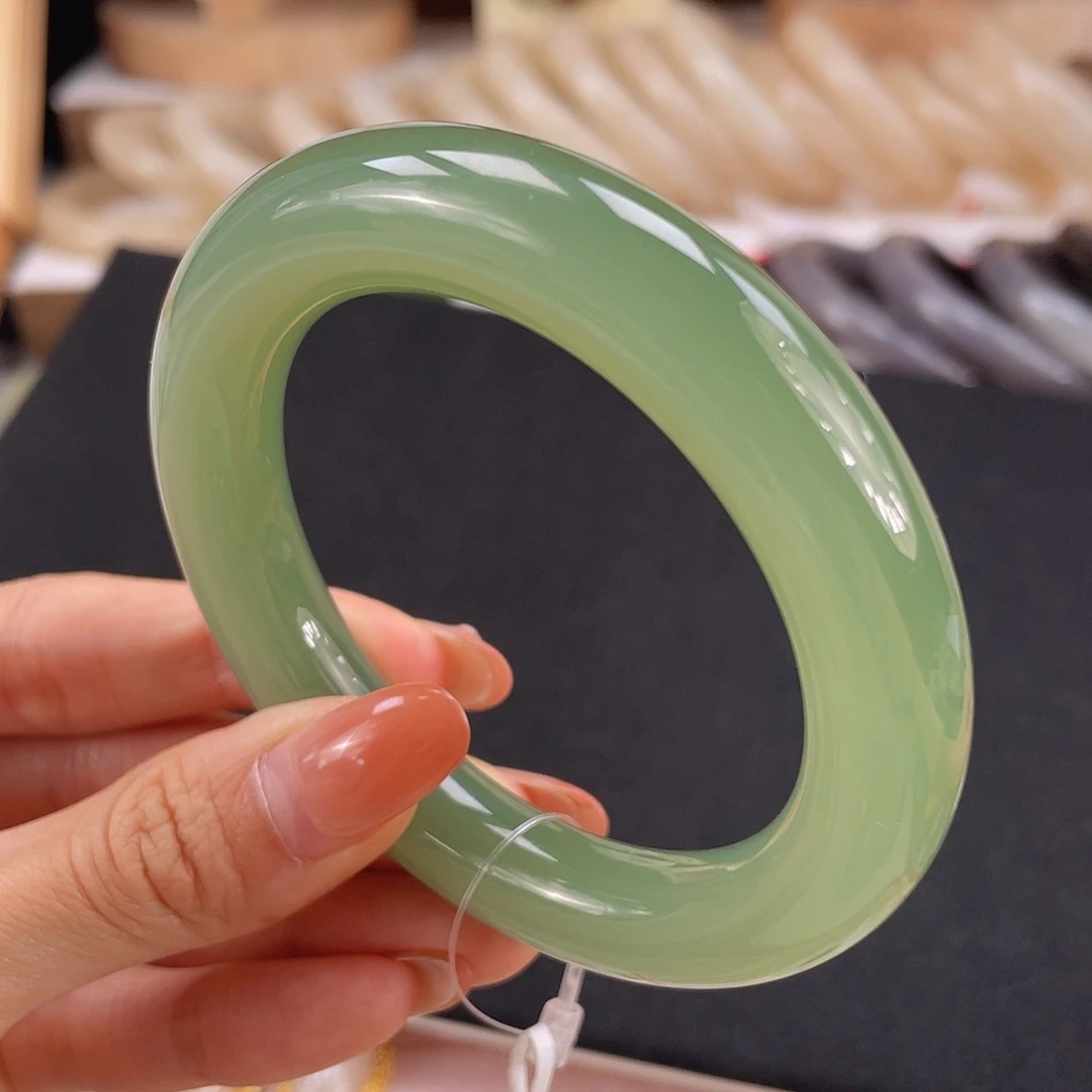 和田玉手镯未镶嵌粉青