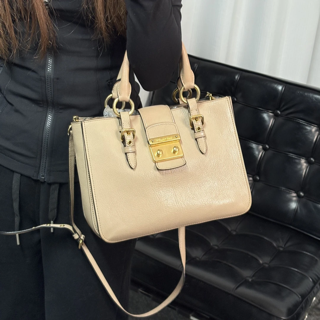 95新 MIU MIU/缪缪 裸色邮差手提斜挎包jux