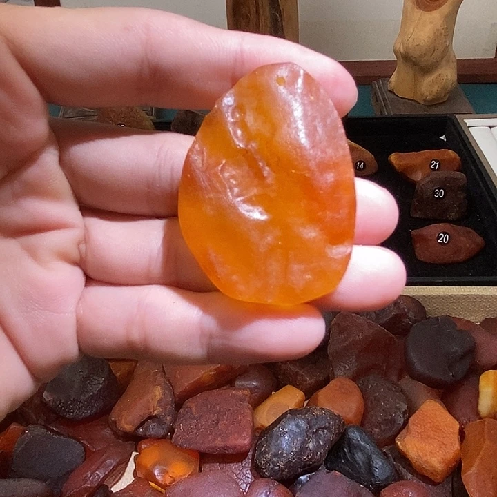 裸石琥珀未镶嵌金胶蜜