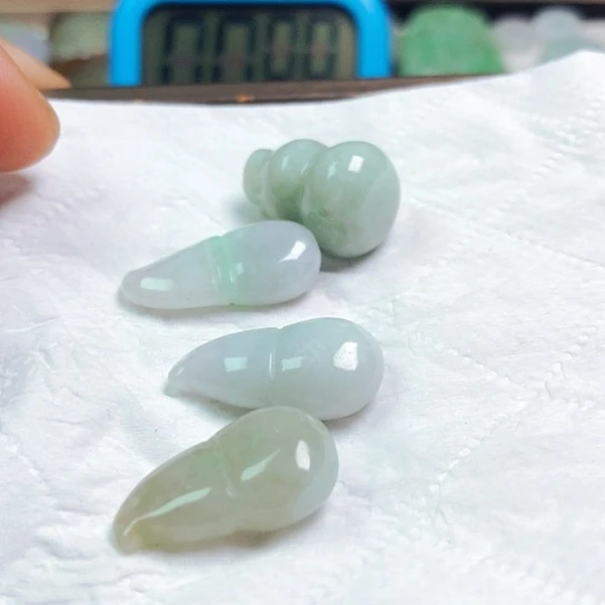 翡翠颈饰未镶嵌天****远吊坠