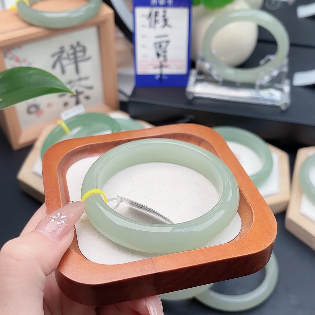 石英质玉未镶嵌手镯