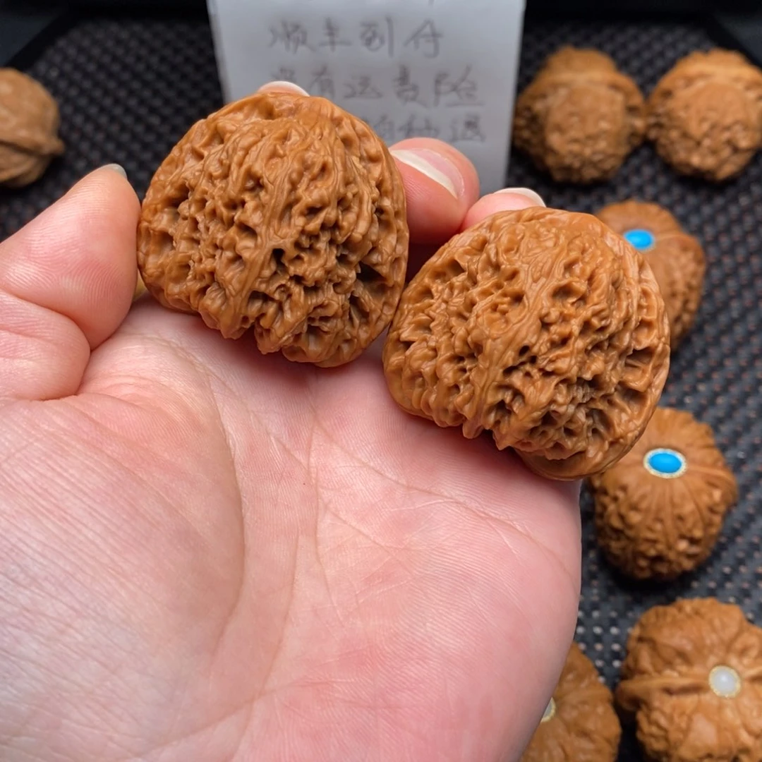 文玩核桃把件红皮南疆石43尺