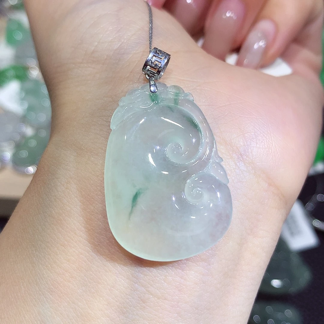 翡翠18K金镶嵌颈饰翡翠