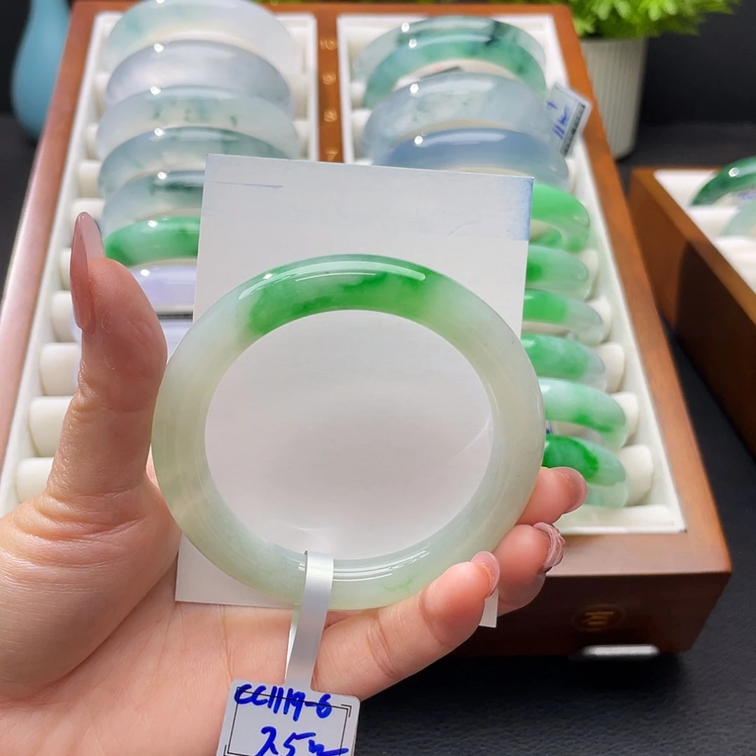 翡翠未镶嵌手镯53.4飘阳绿