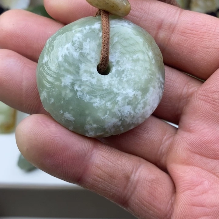 和田玉（糖玉）未镶嵌颈饰