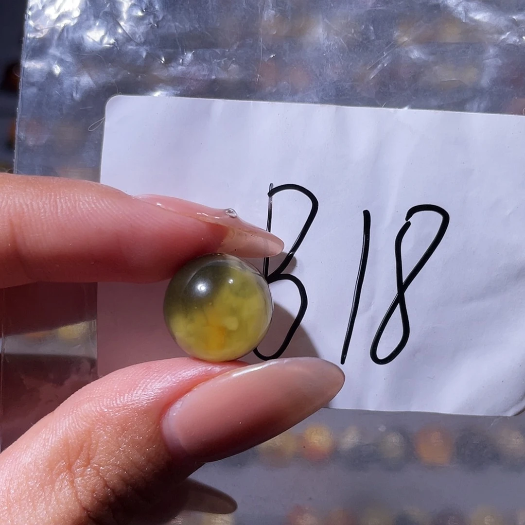 未镶嵌琥珀裸石13.6福利