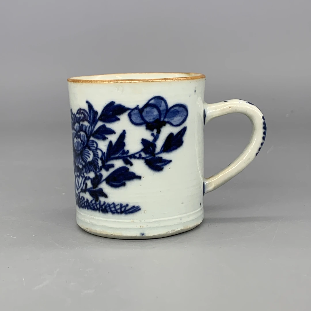62510184*清乾隆青花洞石花卉纹把杯/瓷器六/江苏省文物总店/MM
