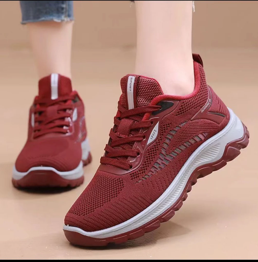 新款女鞋春秋运动防滑舒适超轻软底老年健步鞋