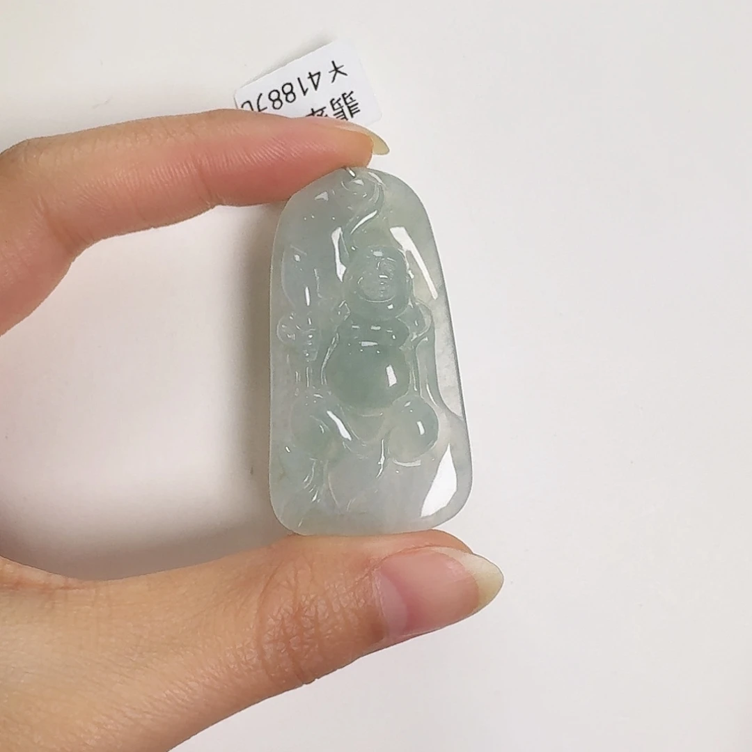 翡翠颈饰未镶嵌木**瘩佛公牌