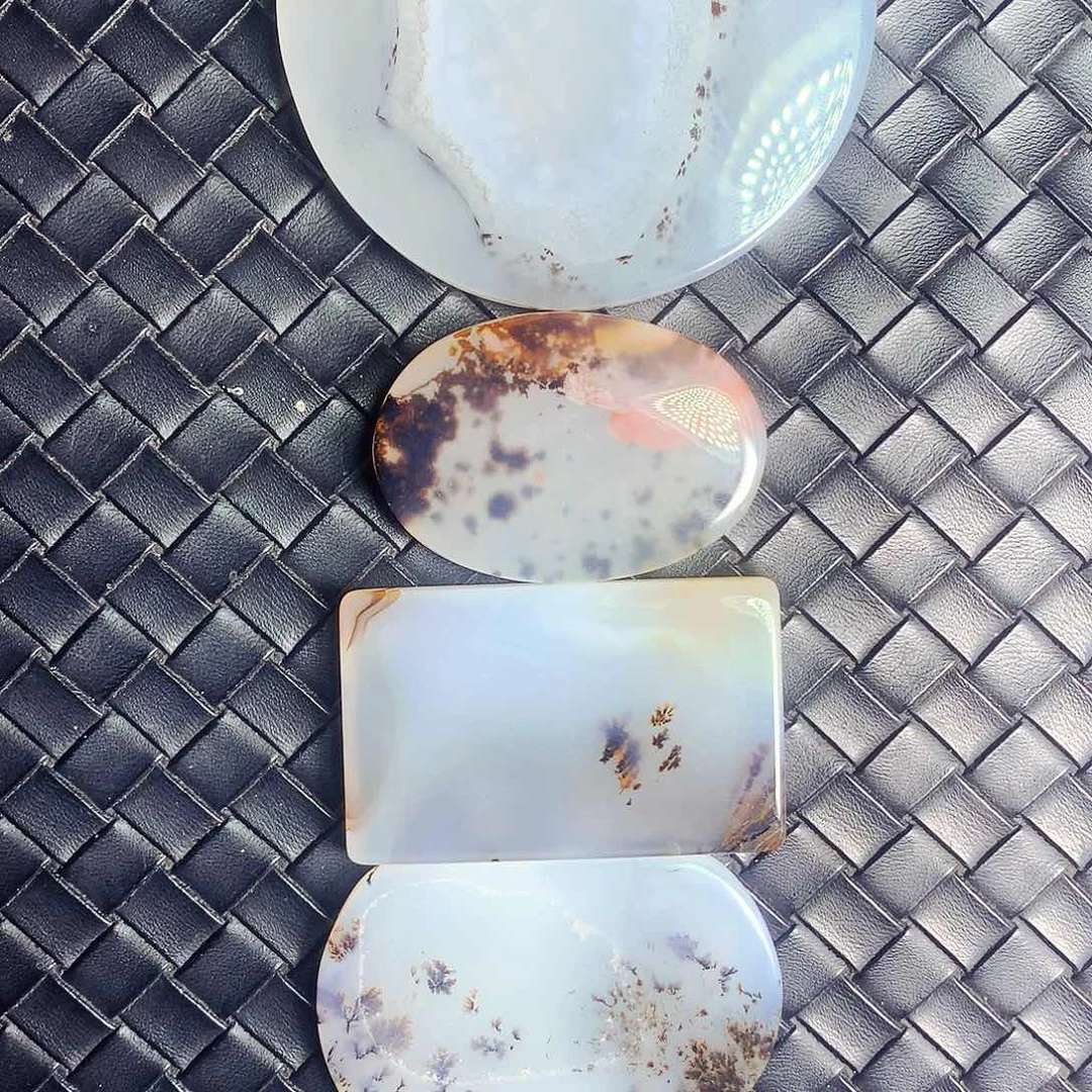 未镶嵌颈饰玛瑙/玉髓牛**康