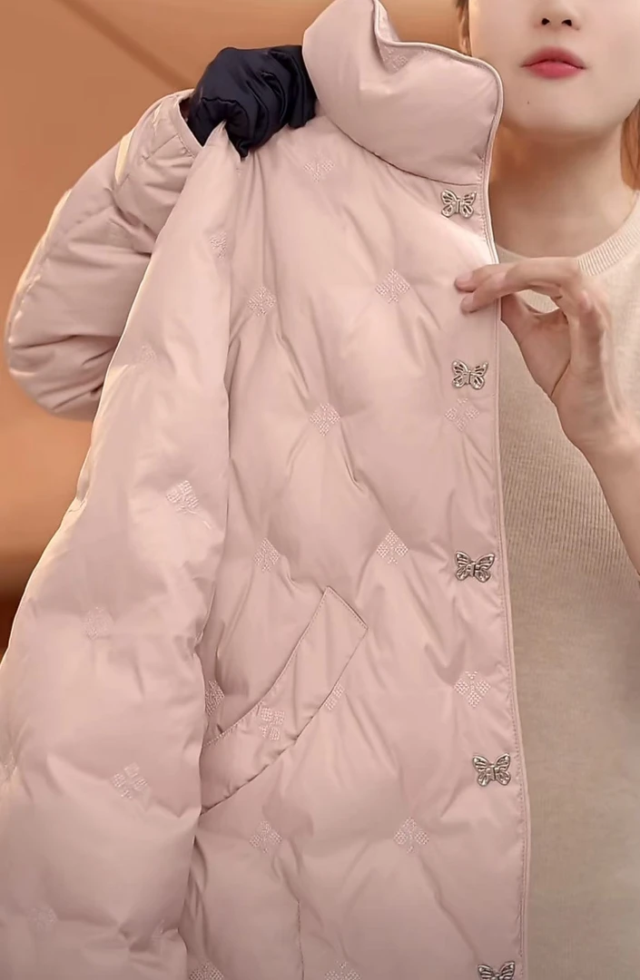 XF-新年必入 | 奶油粉刺绣蝴蝶扣直充羽绒服保暖加厚