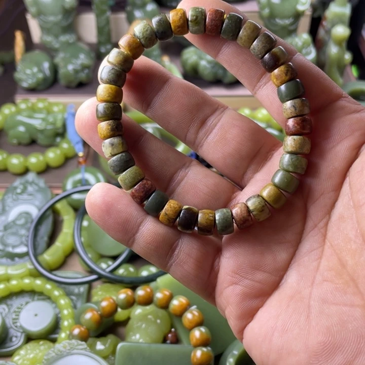 岫岩老玉（透闪石质玉）未镶嵌颈饰