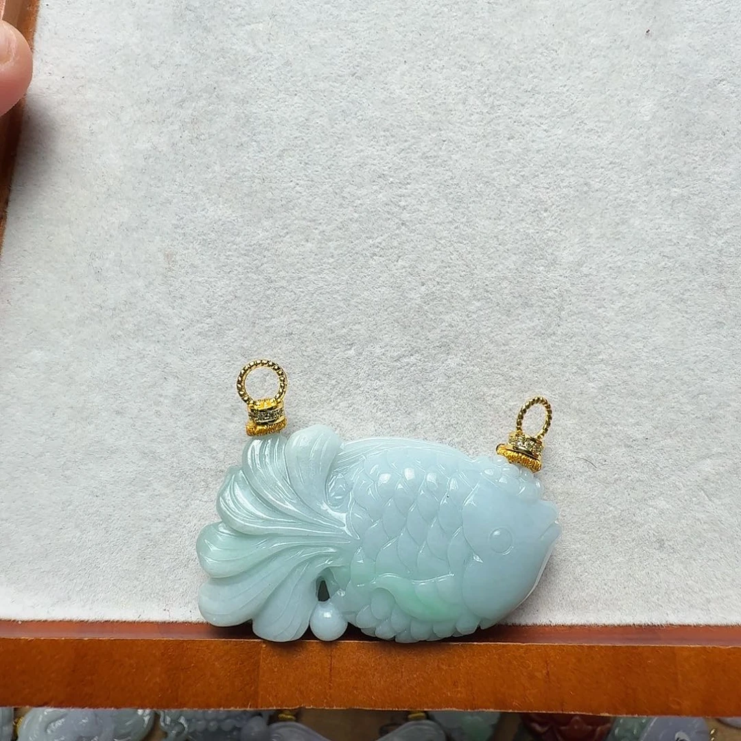 翡翠未镶嵌吊坠(赠链)