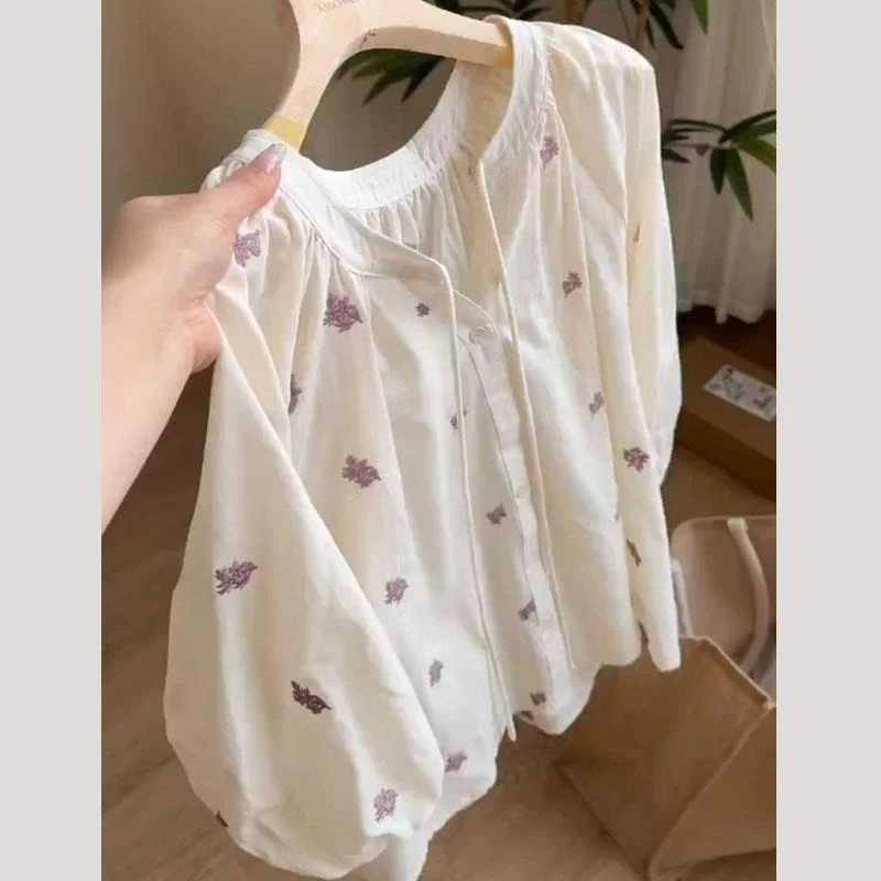 设计感刺绣花朵衬衫女2025新款夏季韩系甜美减龄法式宽松圆领上衣