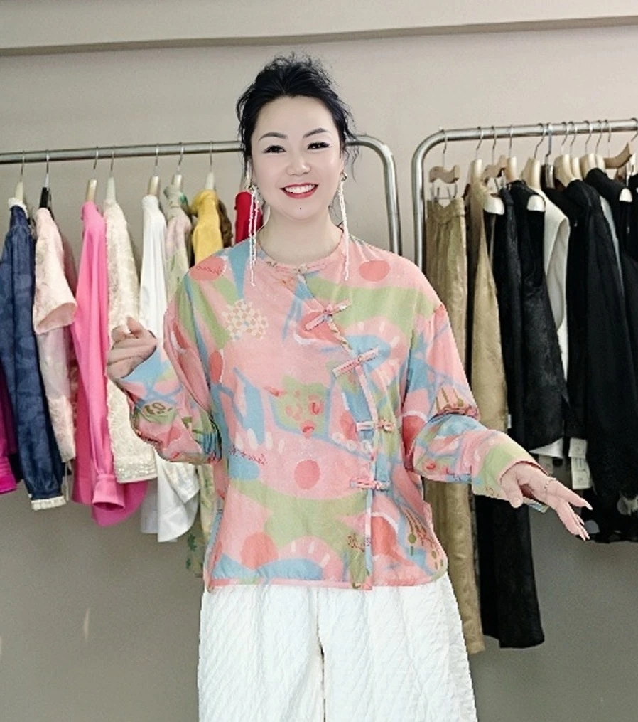 【奥兰多多&杨子家轻奢定制】非定位 斜扣盘花上衣11674