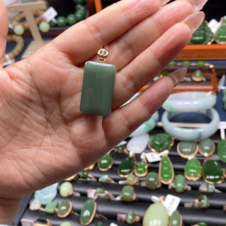 和田玉颈饰18K金镶嵌