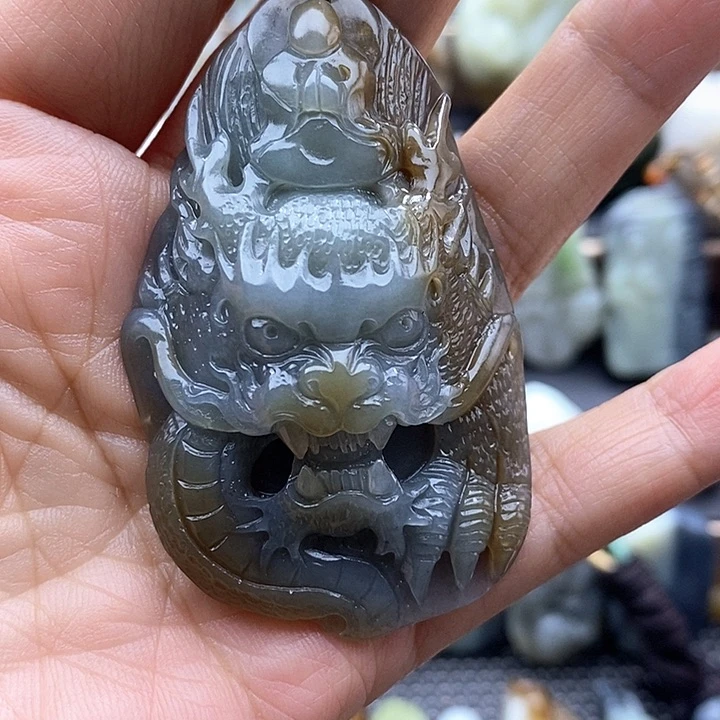 颈饰未镶嵌和田玉（糖玉）