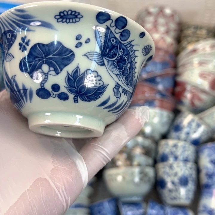 瓷片白青花鱼藻纹压手杯主人杯全品