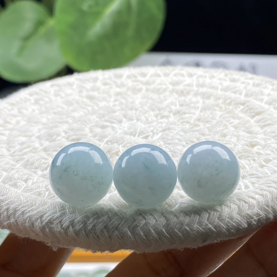 天然缅甸翡翠，飘花圆珠13+，单颗价格多样性发其一