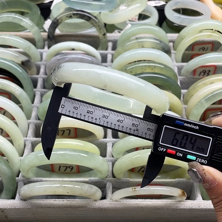 蛇纹石玉未镶嵌手镯194