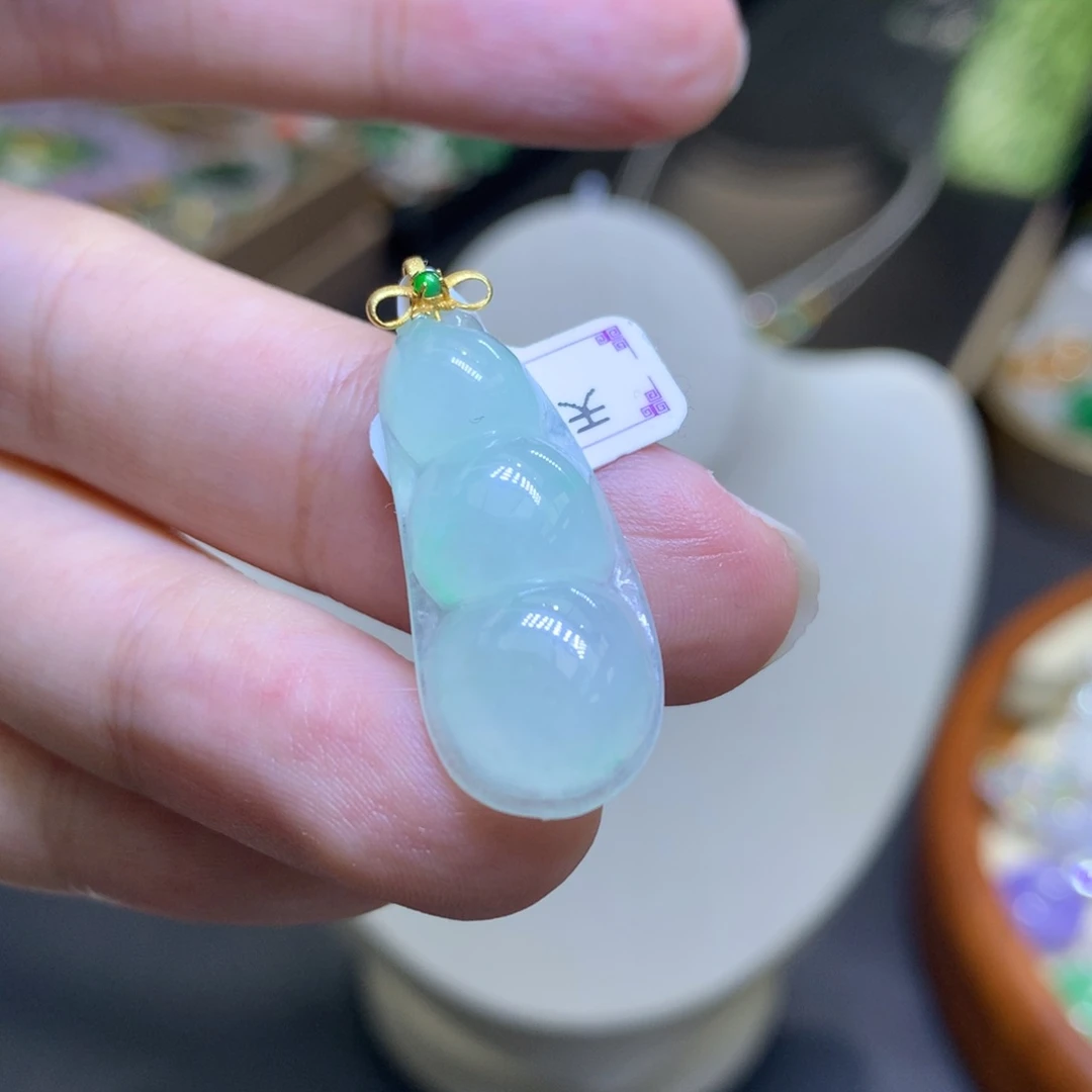 颈饰18K金镶嵌翡翠