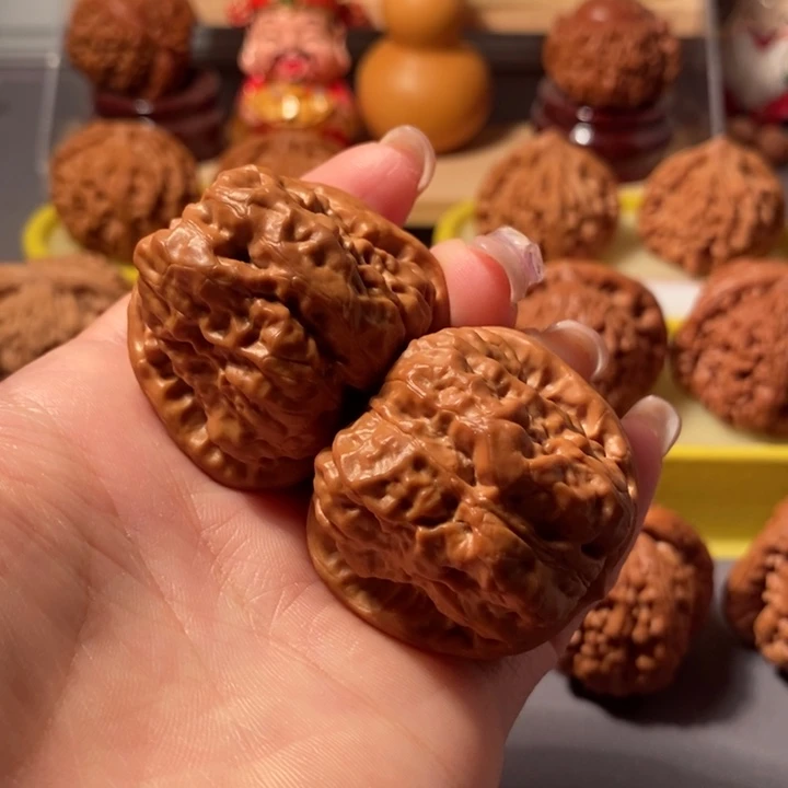 文玩核桃吊坠39开背蛤蟆头