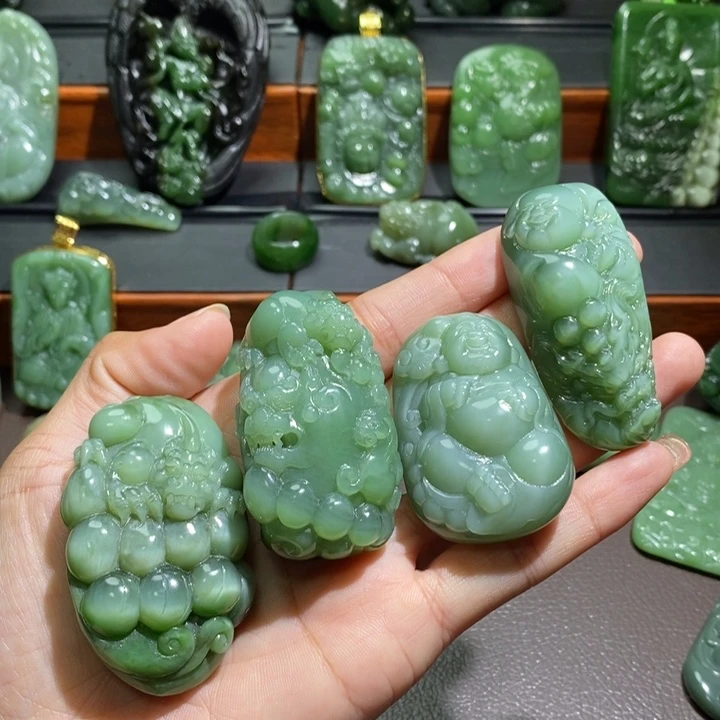 颈饰未镶嵌和田玉老*人