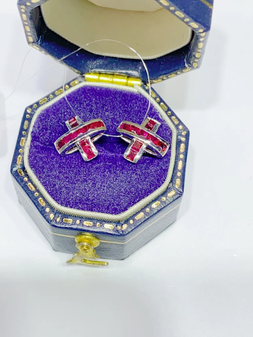 18K金镶嵌红宝石耳饰x