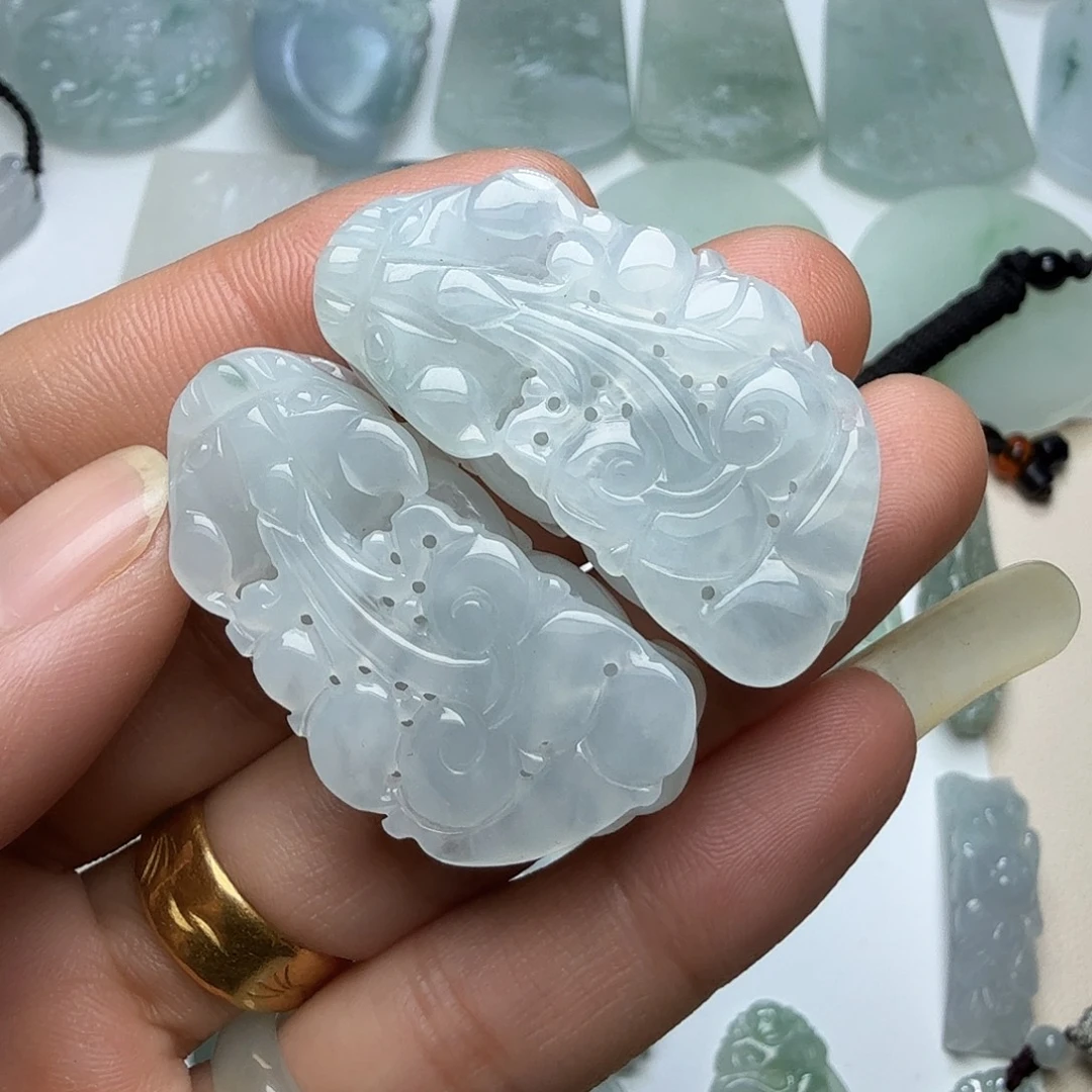 翡翠未镶嵌颈饰天然缅甸翡翠A货冰种皮休一对