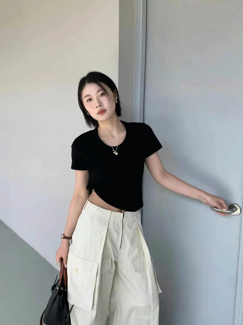 LIS&Az-纯黑小U领上衣 CTSL2410142