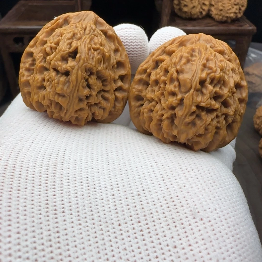 文玩核桃吊坠?*?42三角  50克