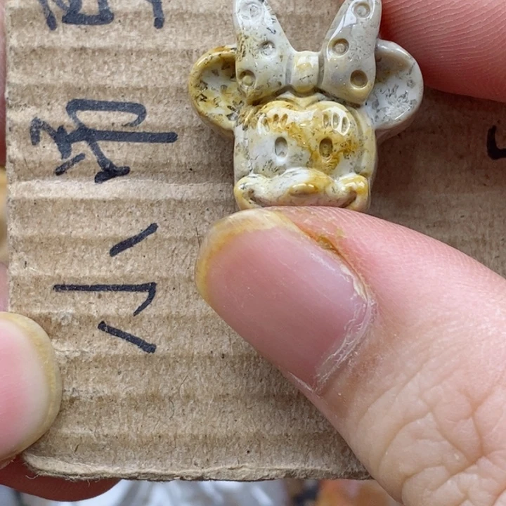 颈饰未镶嵌硅化珊瑚（珊瑚玉）￥****猫