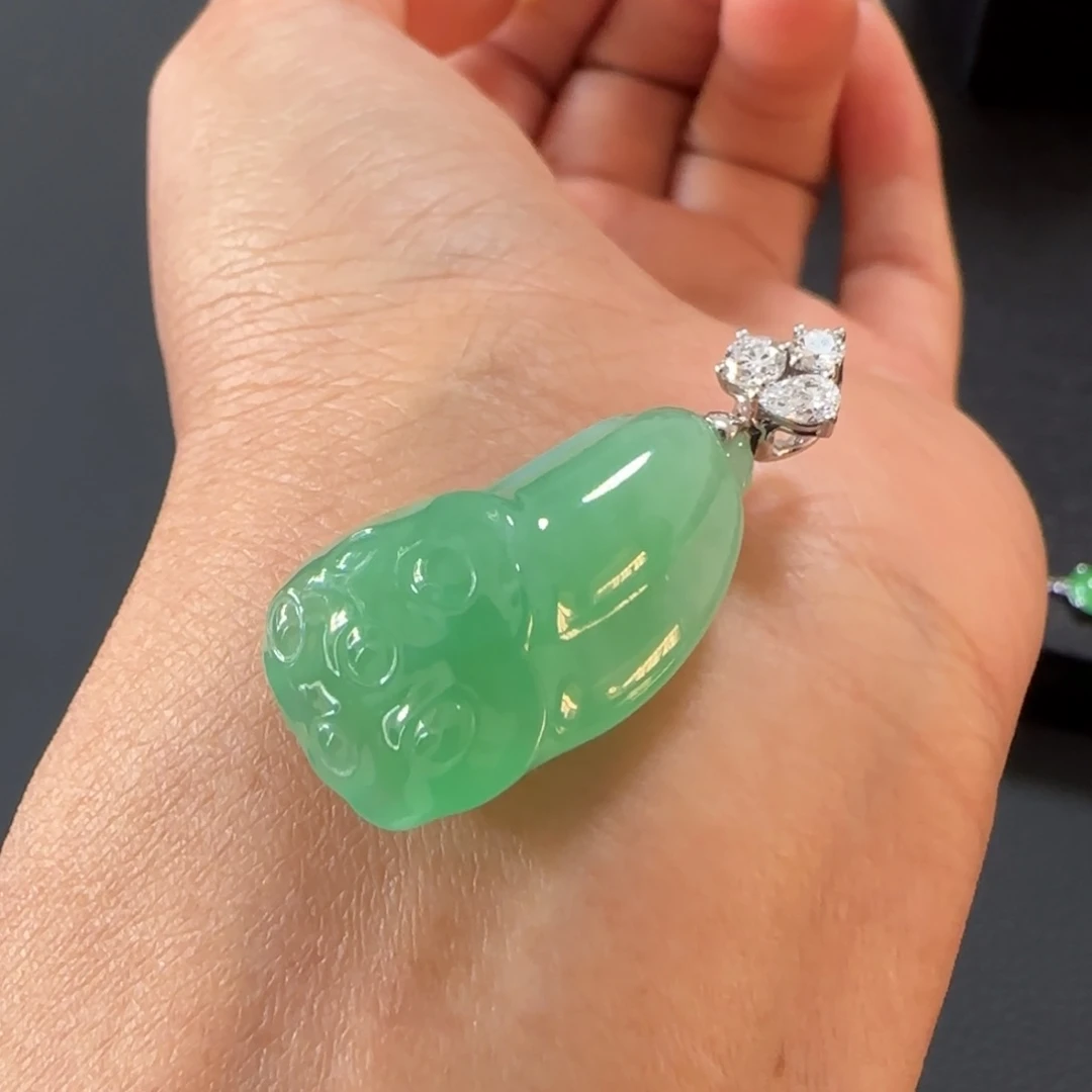 翡翠颈饰18K金镶嵌莲蓬