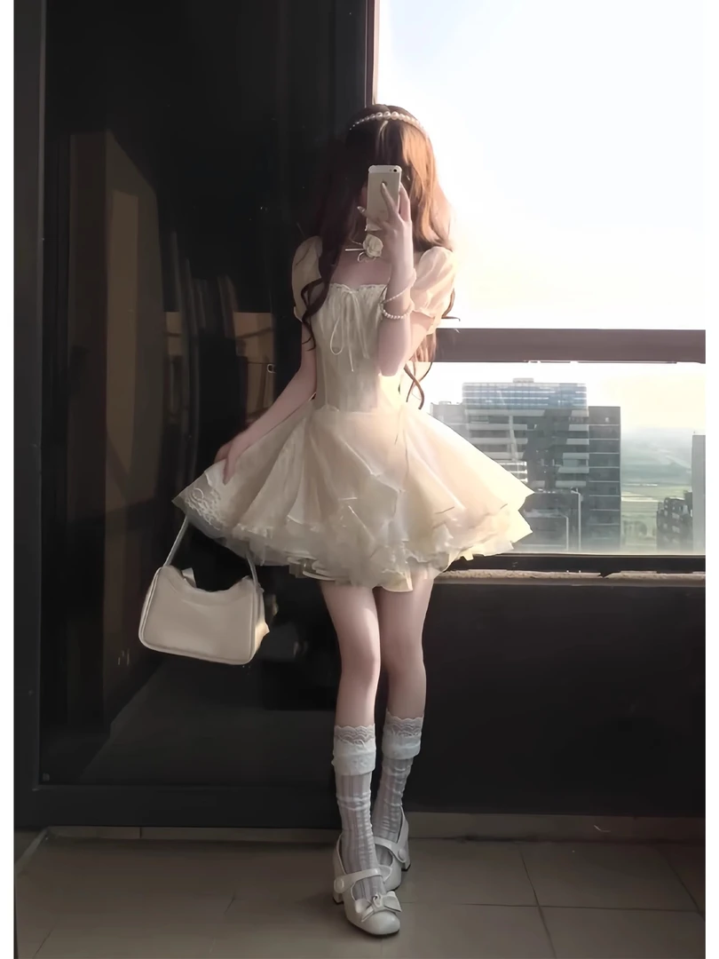 法式温柔风泡泡袖连衣裙女夏日绝美在逃公主裙掐腰超仙蓬蓬短裙子