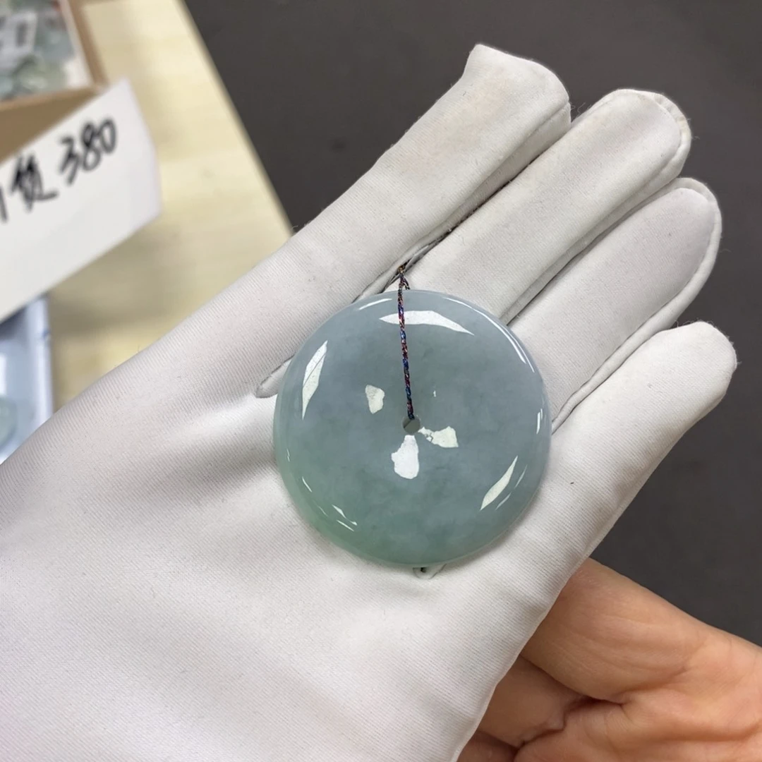 翡翠颈饰未镶嵌平安扣