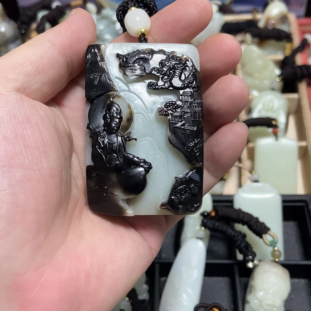 手***生和田玉（糖玉）未镶嵌颈饰