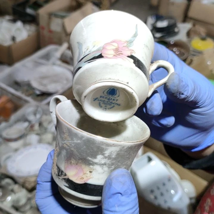 摆件盘子碗茶壶啥都有
