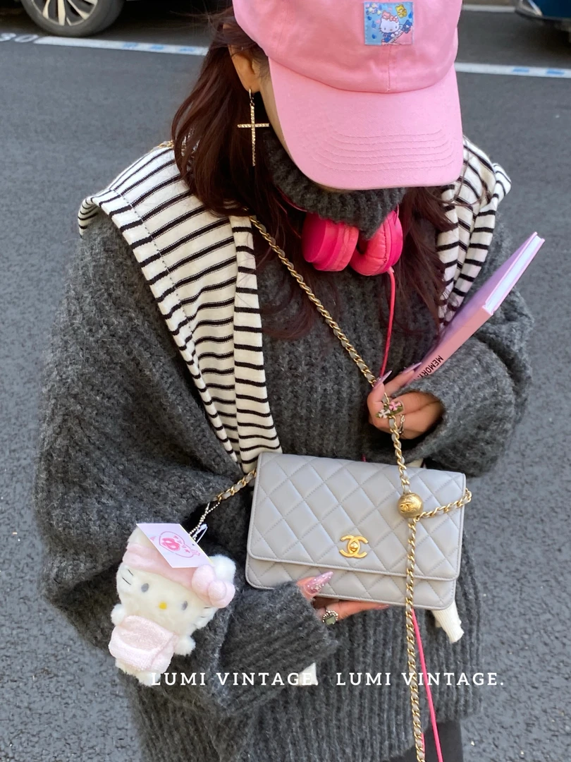 95新 Chanel/香奈儿 灰色羊皮金球woc单肩包51243402