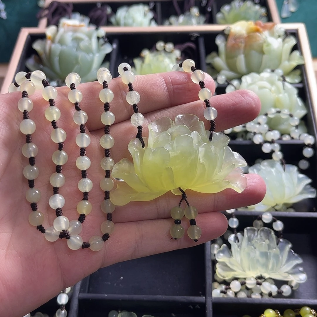 蛇纹石玉未镶嵌颈饰