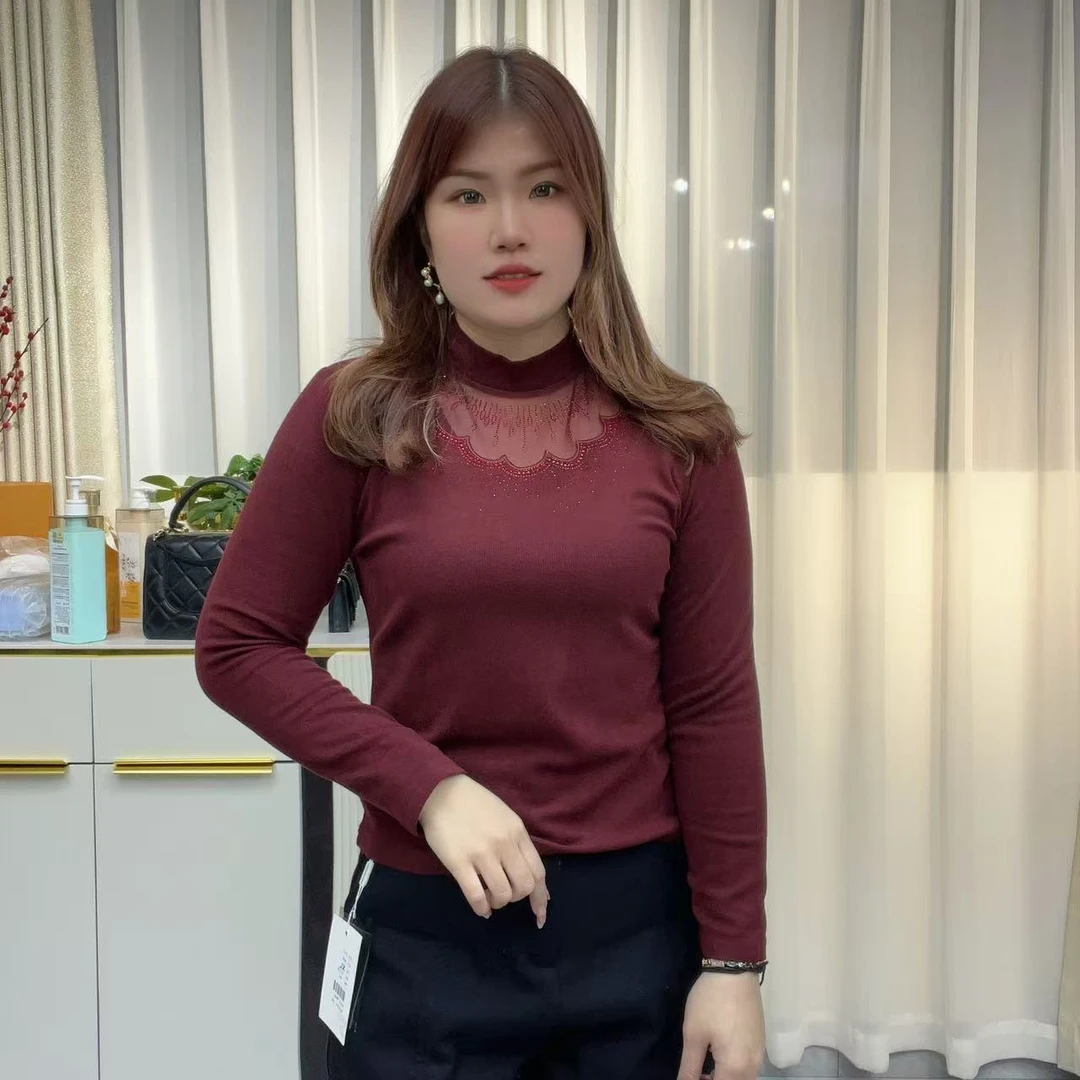 小鑫肝@现货浮力重工蕾丝拼接烫钻气质百搭修身T恤 8818