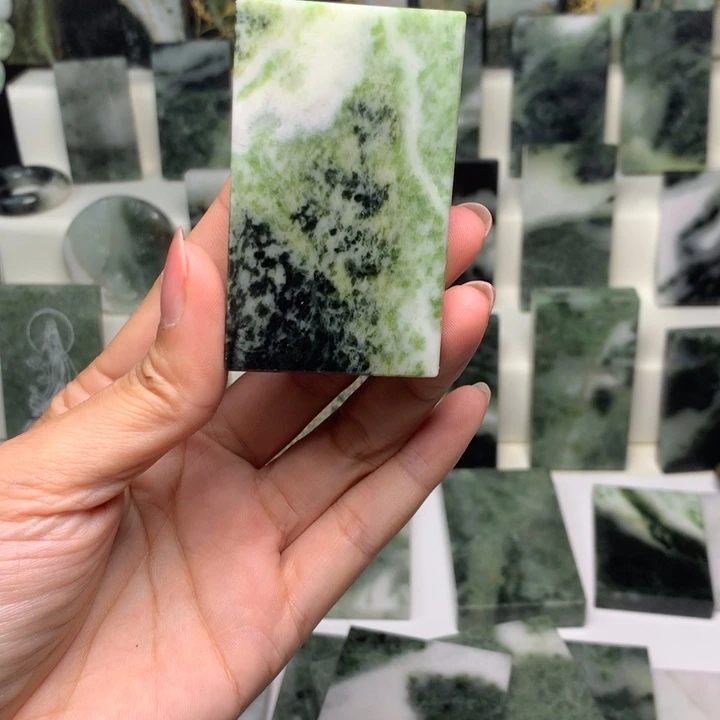 独山玉颈饰未镶嵌