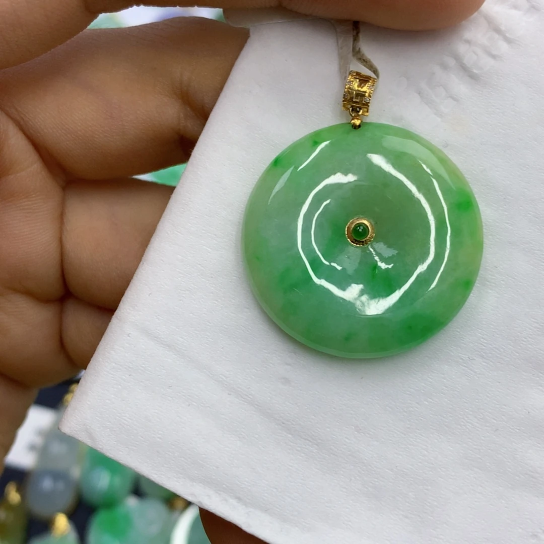 翡翠18K金镶嵌颈饰翡翠