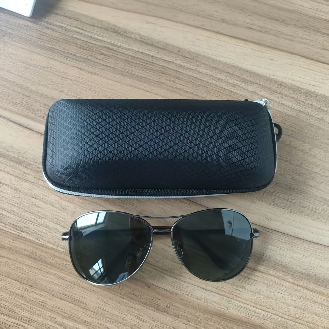 防强光镜片、超轻钛眼镜，轻盈柔韧不压鼻。（款式随机，无售后）