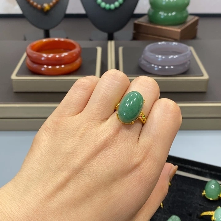 东陵石手镯未镶嵌春***子