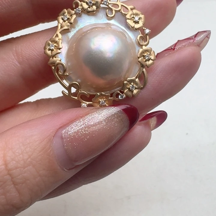 拼合珍珠（马贝珠）颈饰18K金镶嵌