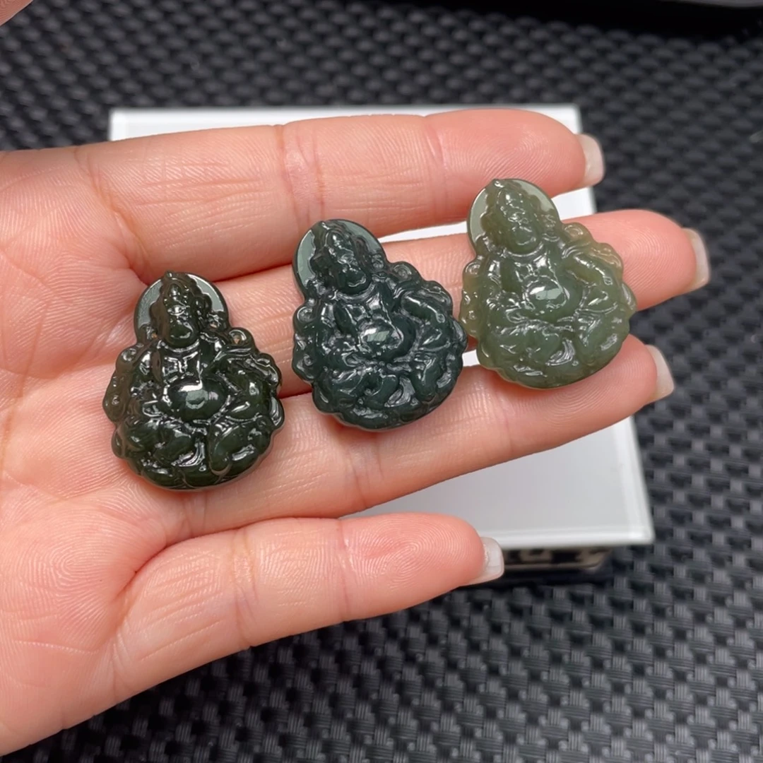 和田玉未镶嵌颈饰黄财神