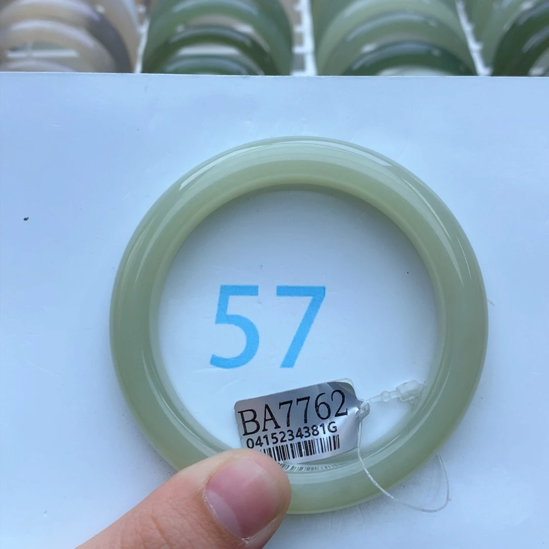 和田玉手镯未镶嵌米*