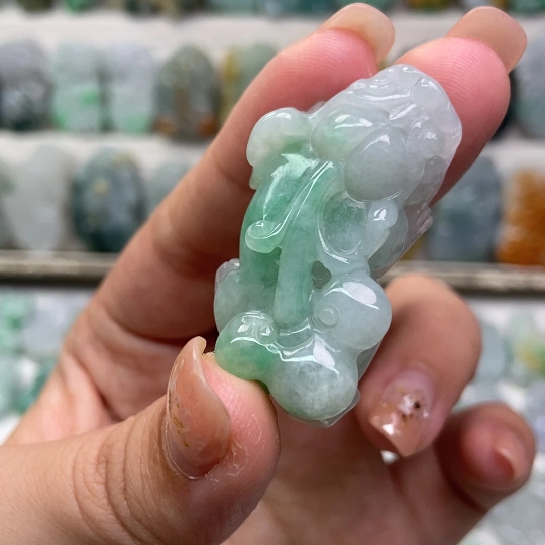 翡翠未镶嵌吊坠(赠链)