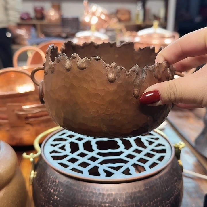 胡***闹紫铜手工制作摆件一个